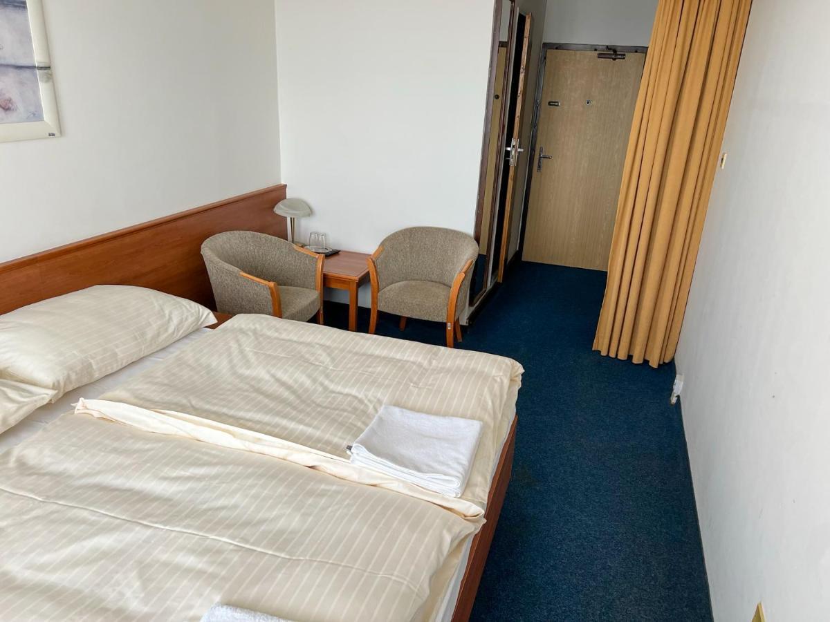 Retro Hotel Suza Bratislava Eksteriør bilde