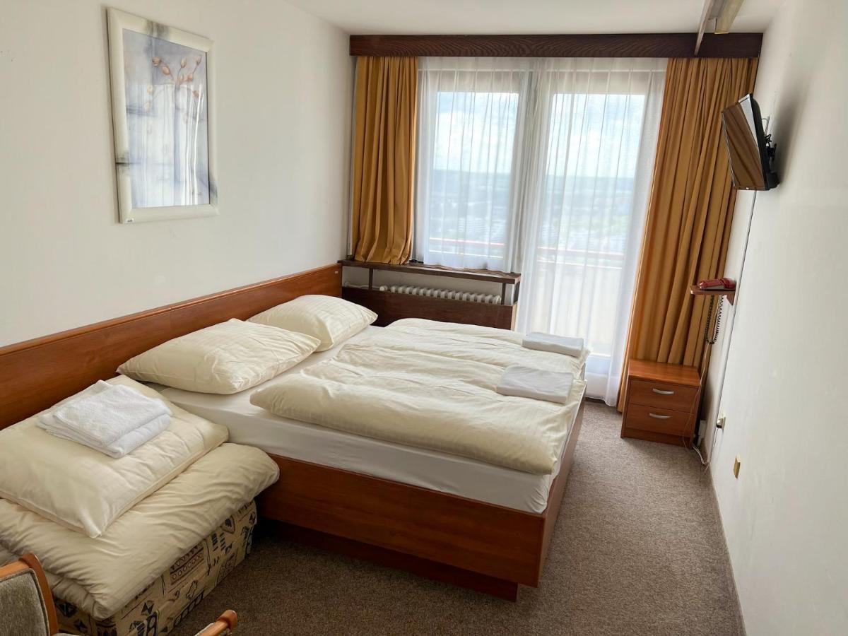 Retro Hotel Suza Bratislava Eksteriør bilde
