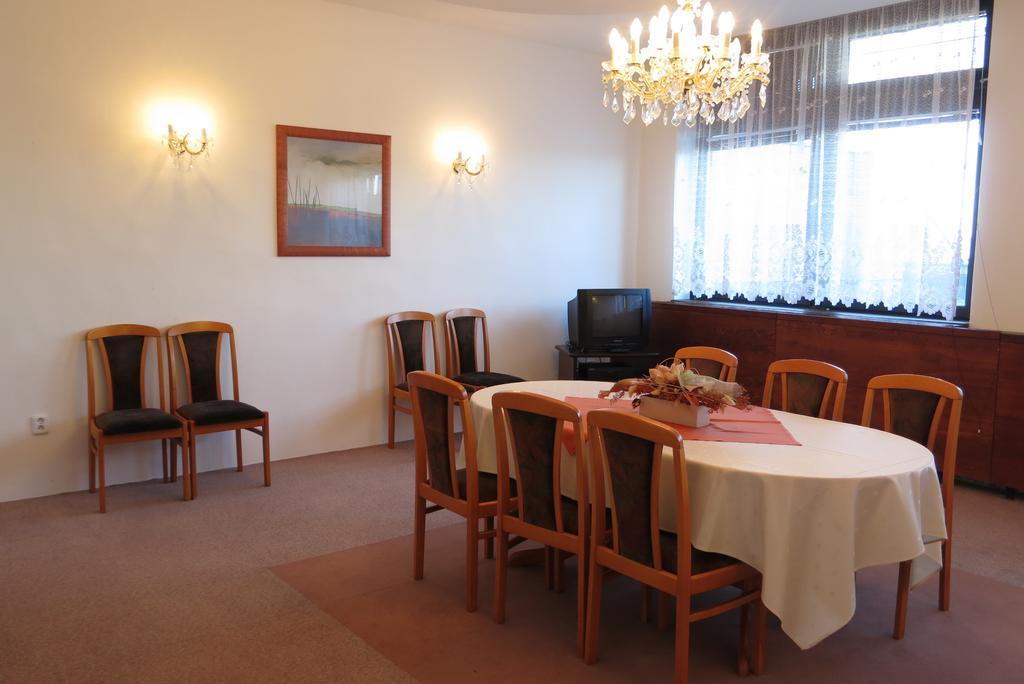 Retro Hotel Suza Bratislava Eksteriør bilde
